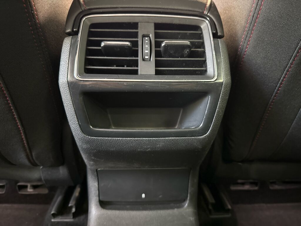 Skoda Karoq 2019 Musta