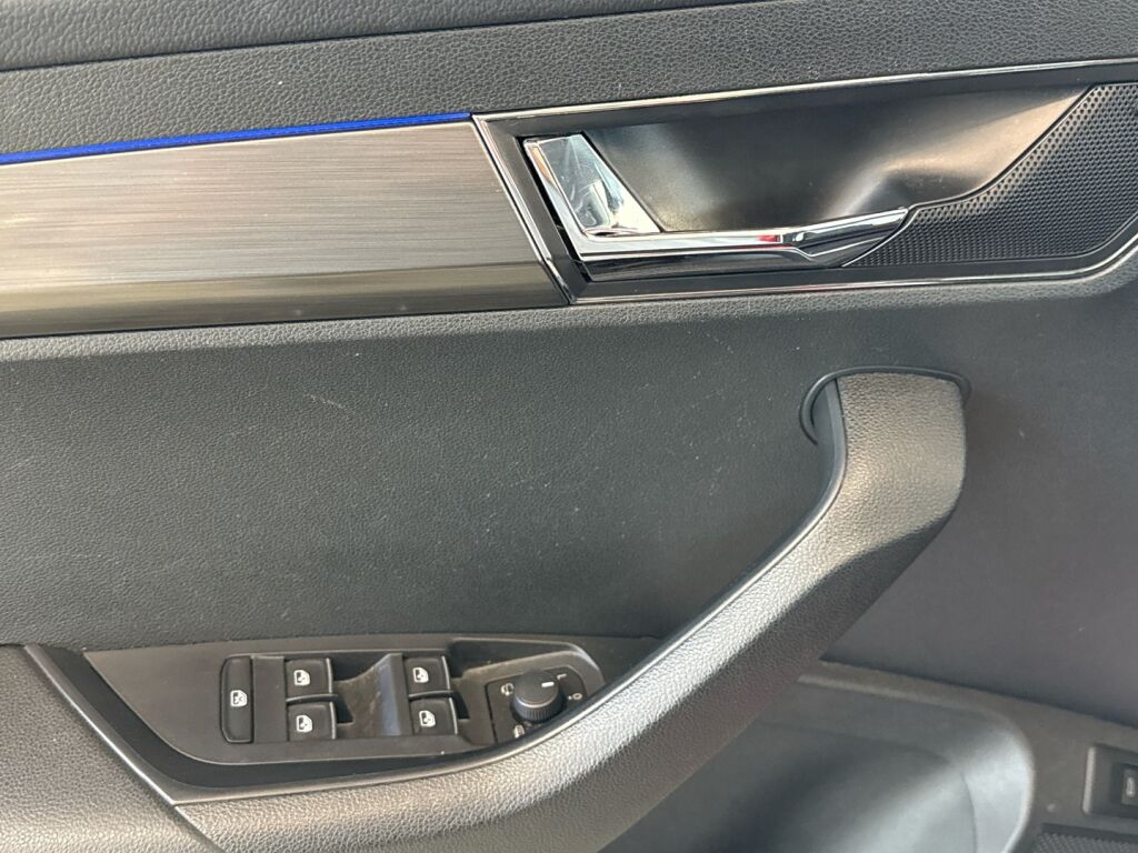 Skoda Karoq 2019 Musta