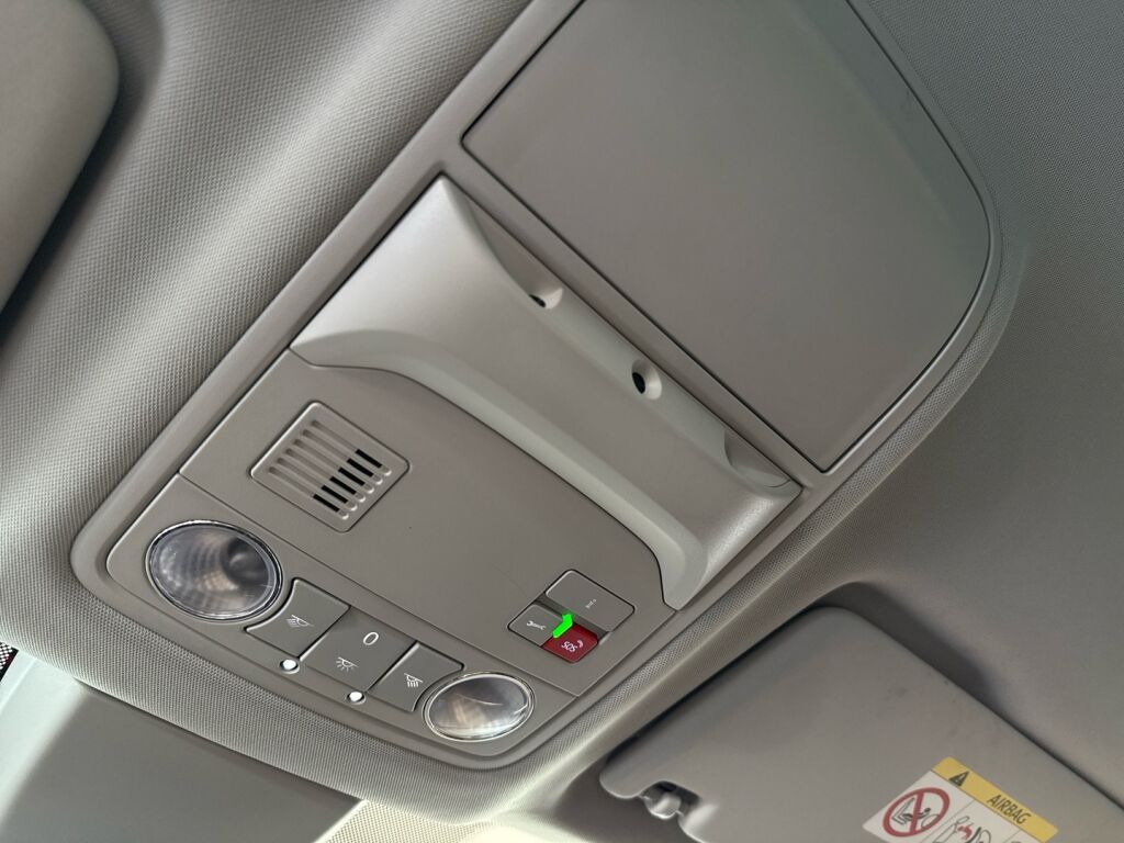 Skoda Karoq 2019 Musta