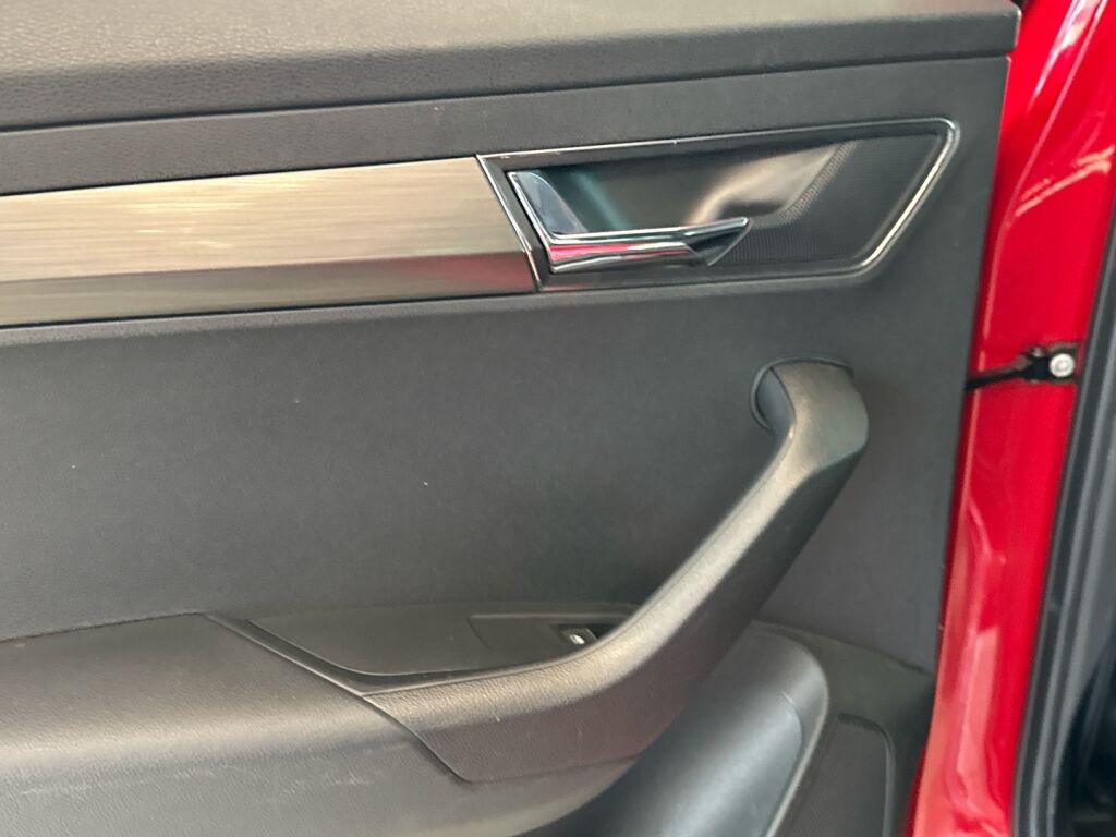 Skoda Karoq 2019 Musta