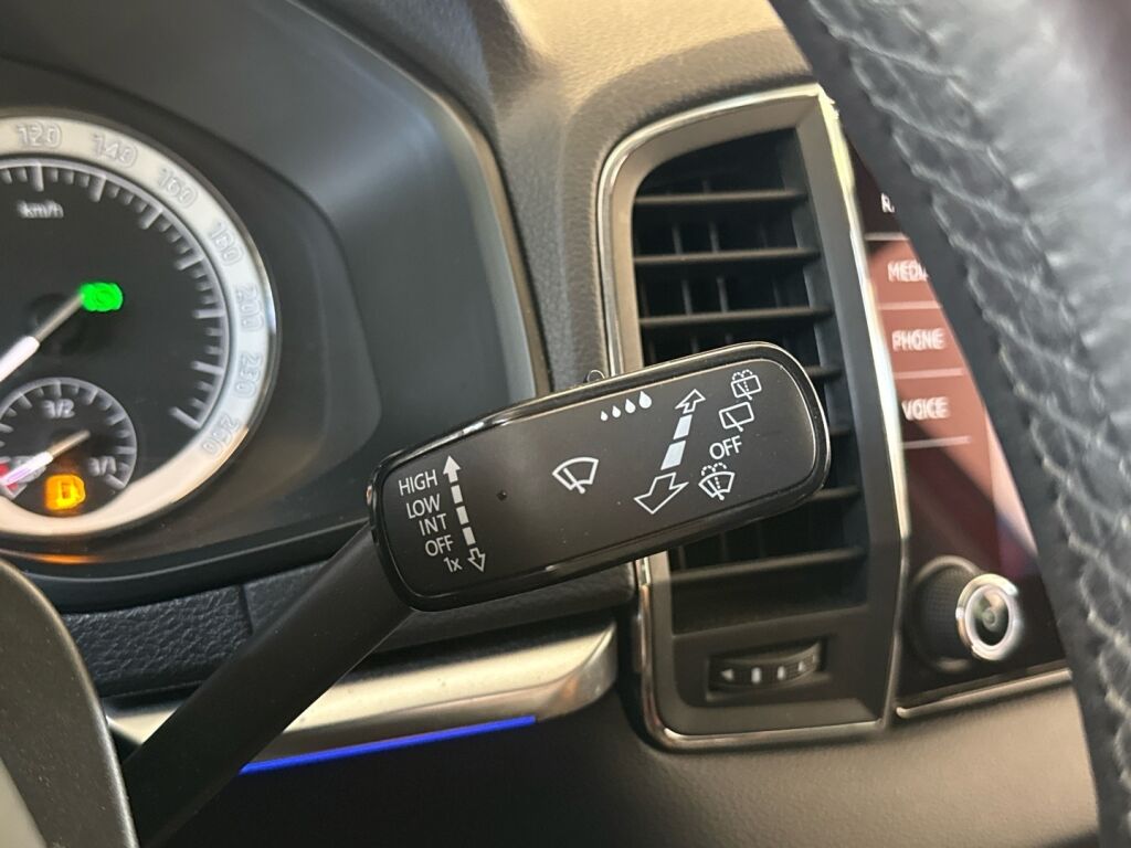 Skoda Karoq 2019 Musta