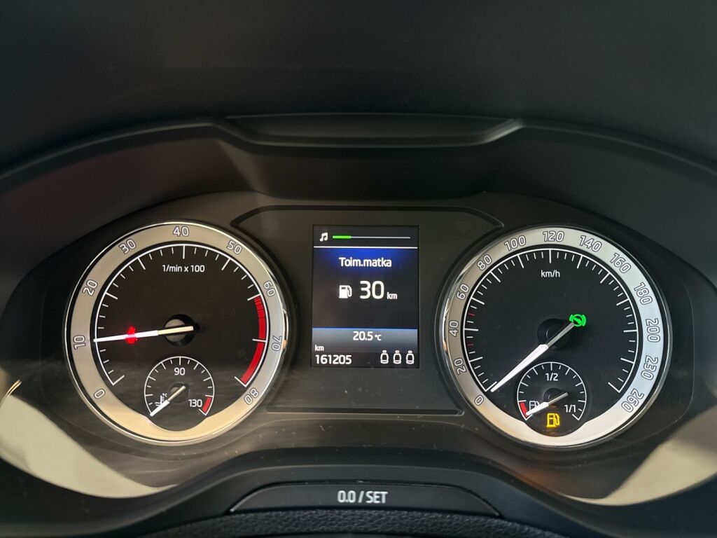 Skoda Karoq 2019 Musta