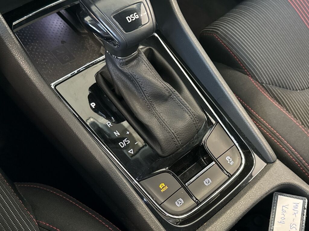 Skoda Karoq 2019 Musta