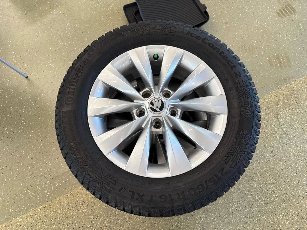 Skoda Karoq 2019 Musta