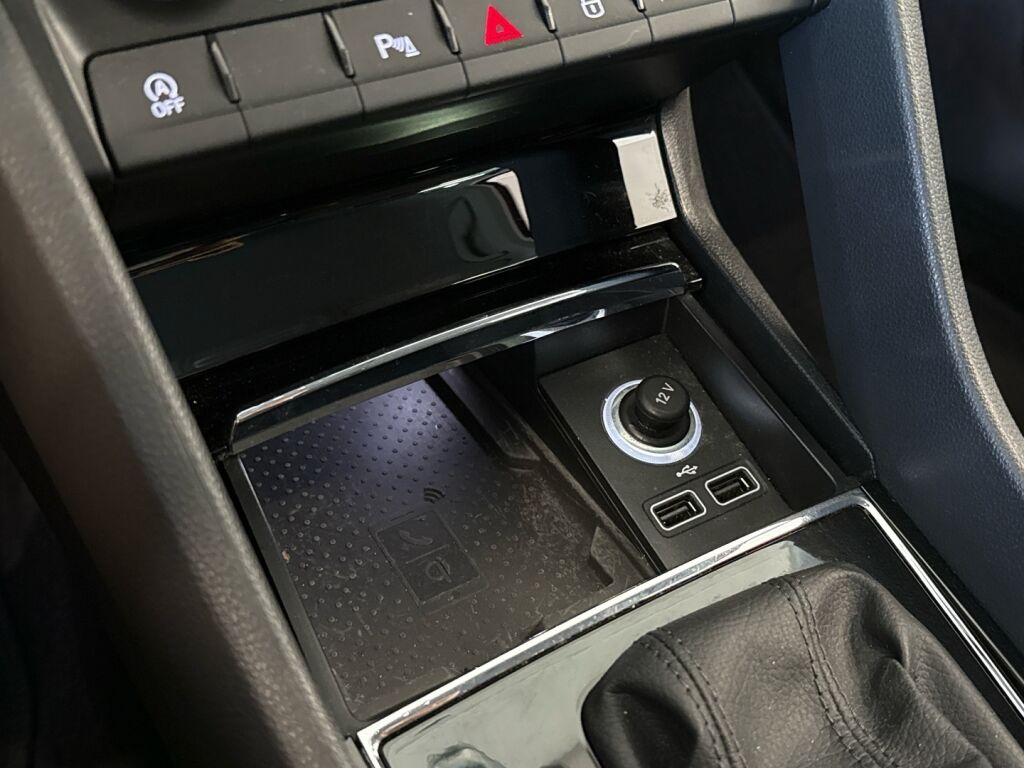 Skoda Karoq 2019 Musta