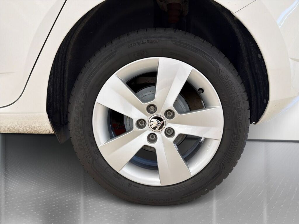 Skoda Fabia 2018 Valkoinen
