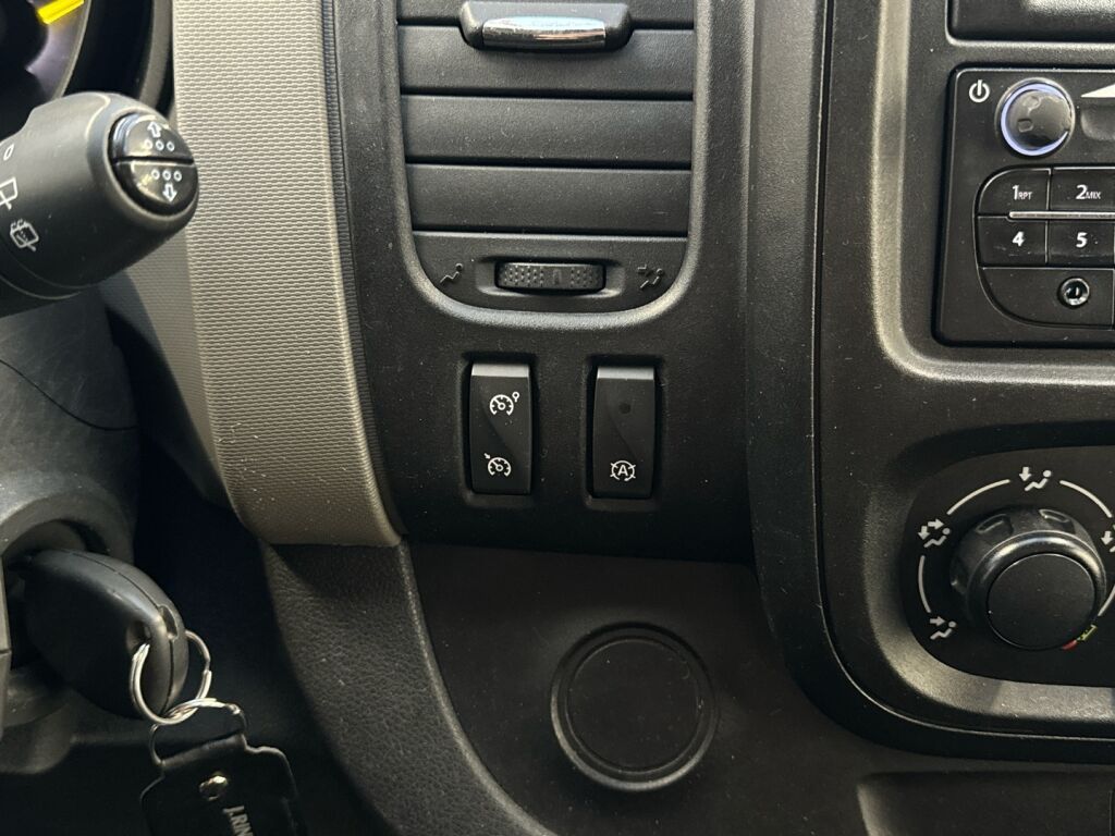 Renault Trafic 2016 Valkoinen