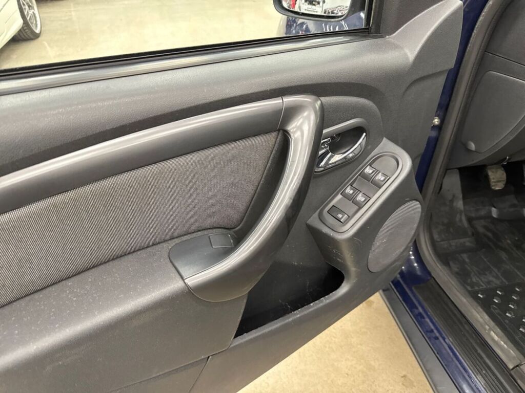 Dacia Duster 2016 Sininen