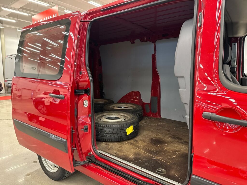 Toyota Proace 2015 Punainen