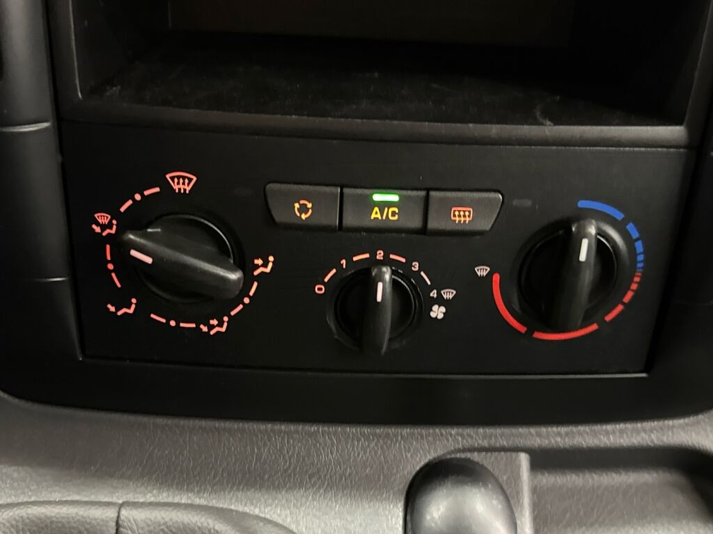 Toyota Proace 2015 Punainen