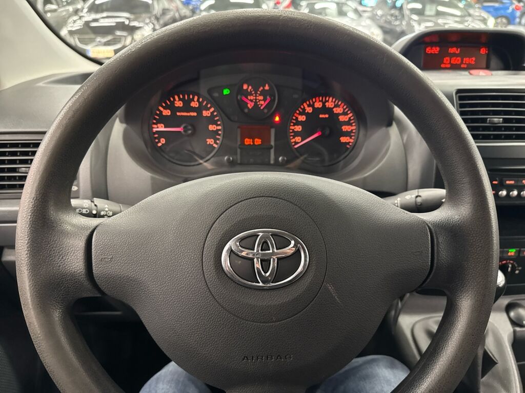 Toyota Proace 2015 Punainen