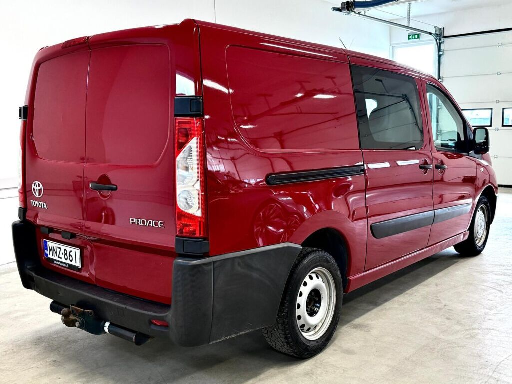 Toyota Proace 2015 Punainen