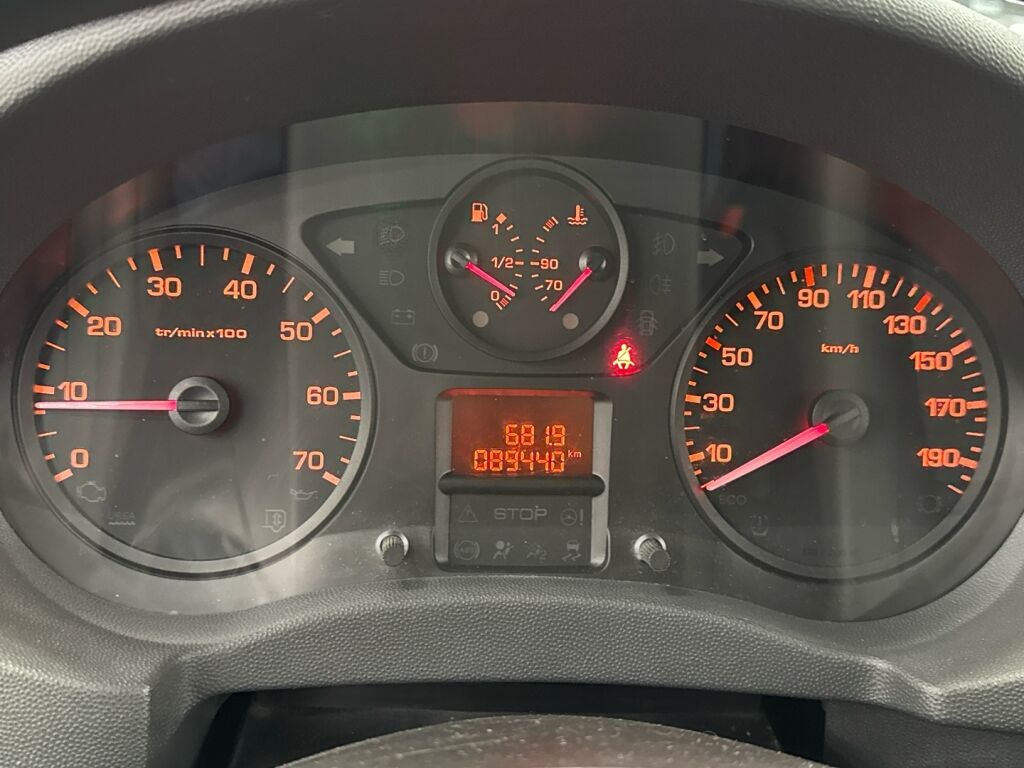 Toyota Proace 2015 Punainen