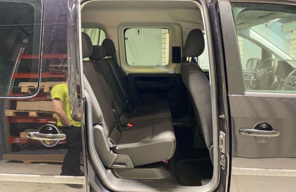 Volkswagen Caddy Maxi 2020 Musta