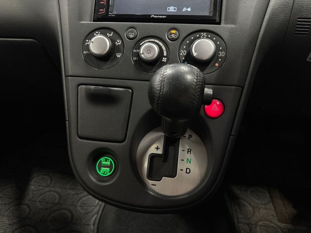 Mitsubishi Airtrek 2005 Musta