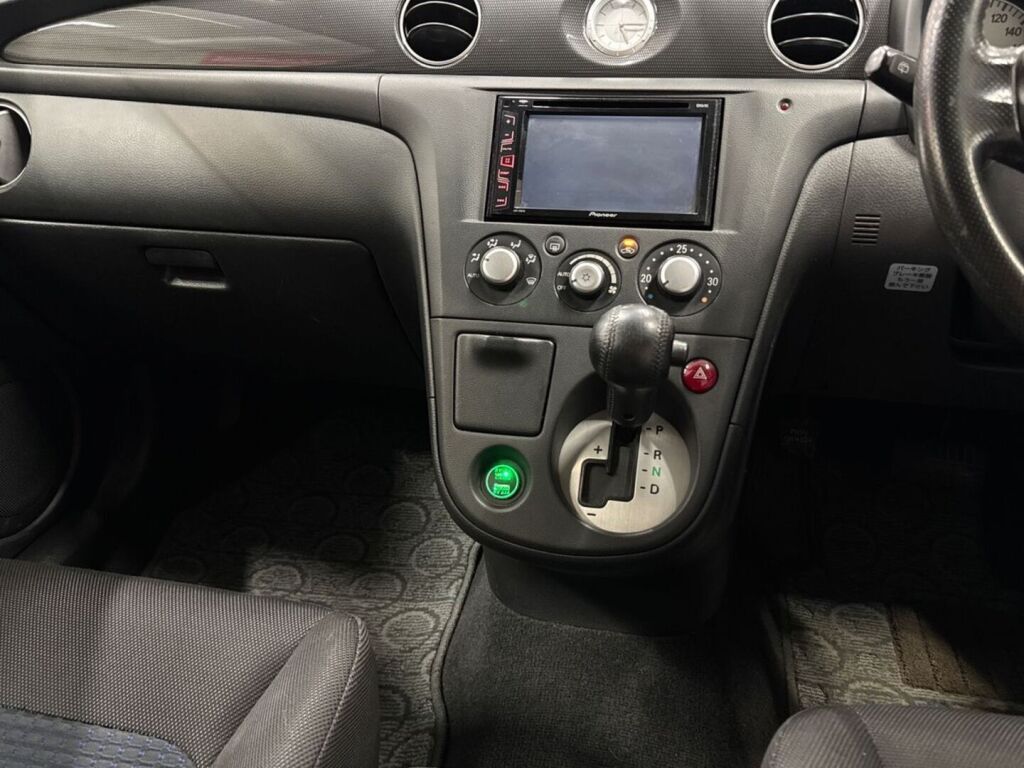 Mitsubishi Airtrek 2005 Musta