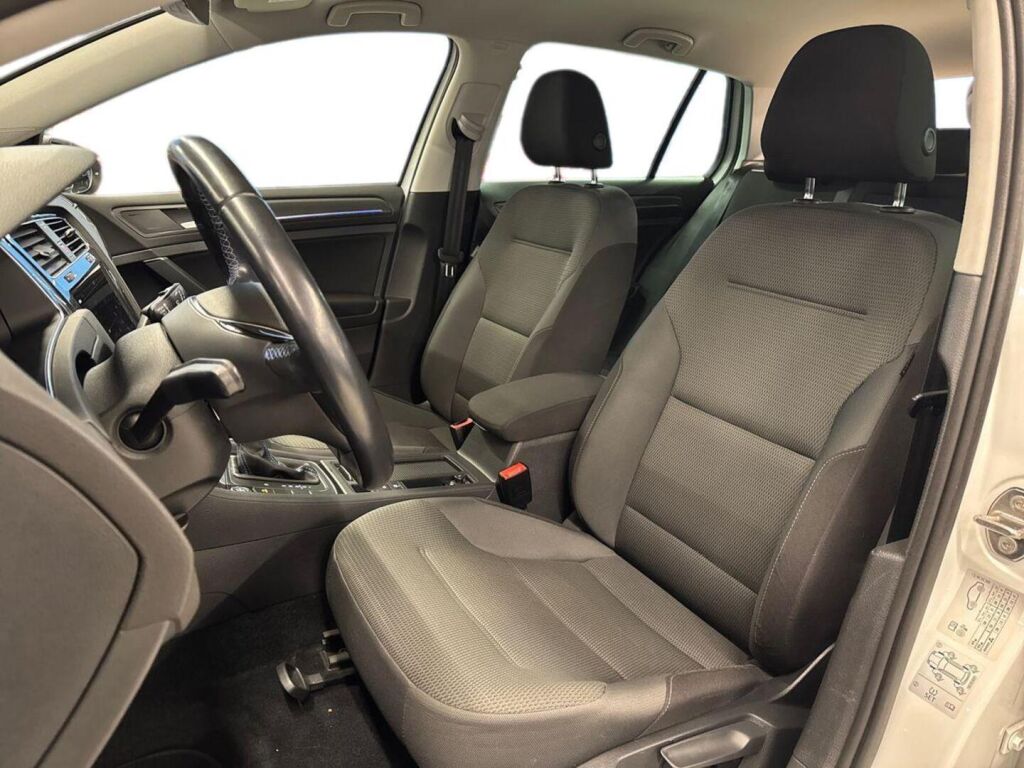 Volkswagen Golf 2018 Valkoinen