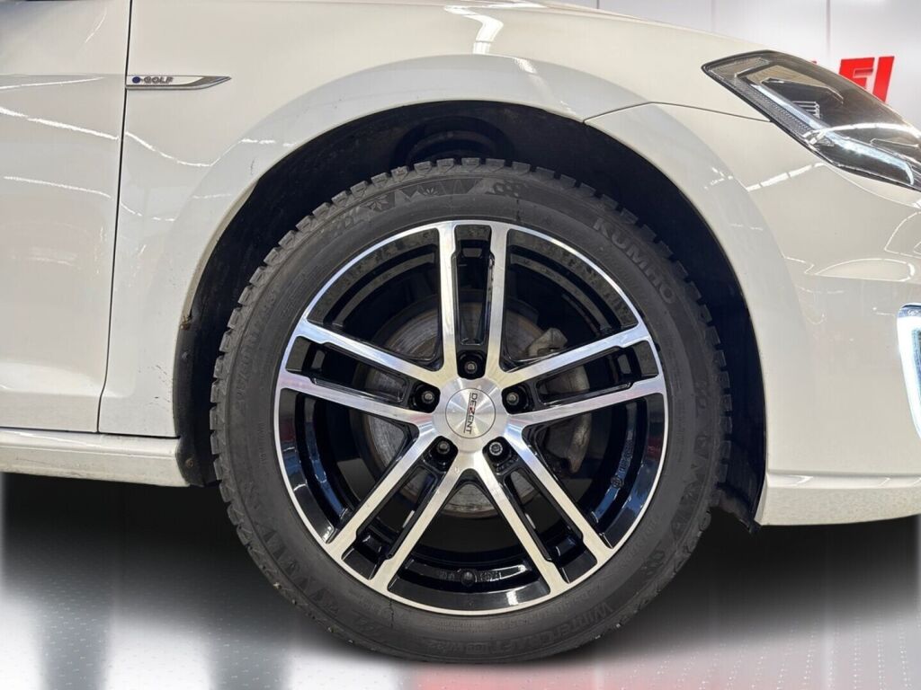 Volkswagen Golf 2018 Valkoinen