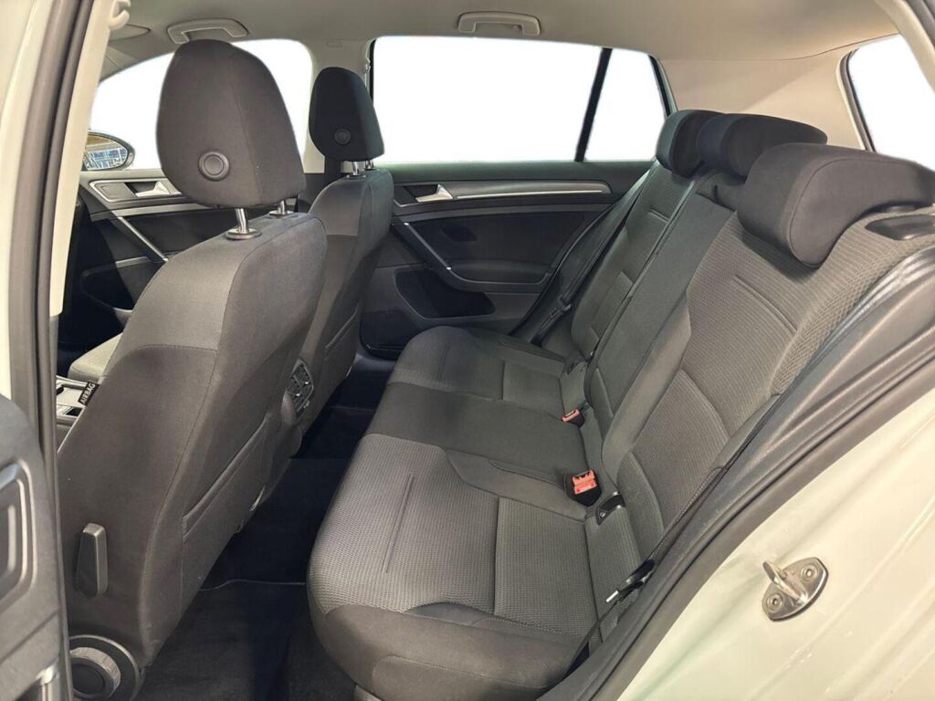 Volkswagen Golf 2018 Valkoinen