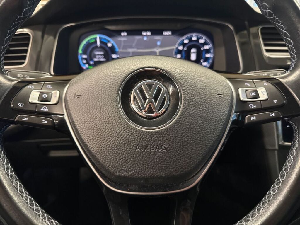 Volkswagen Golf 2018 Valkoinen