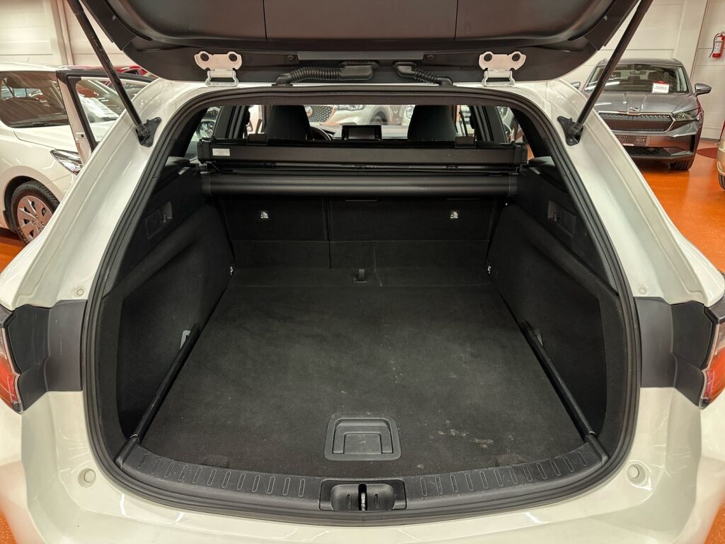 Toyota Corolla 2022 Valkoinen