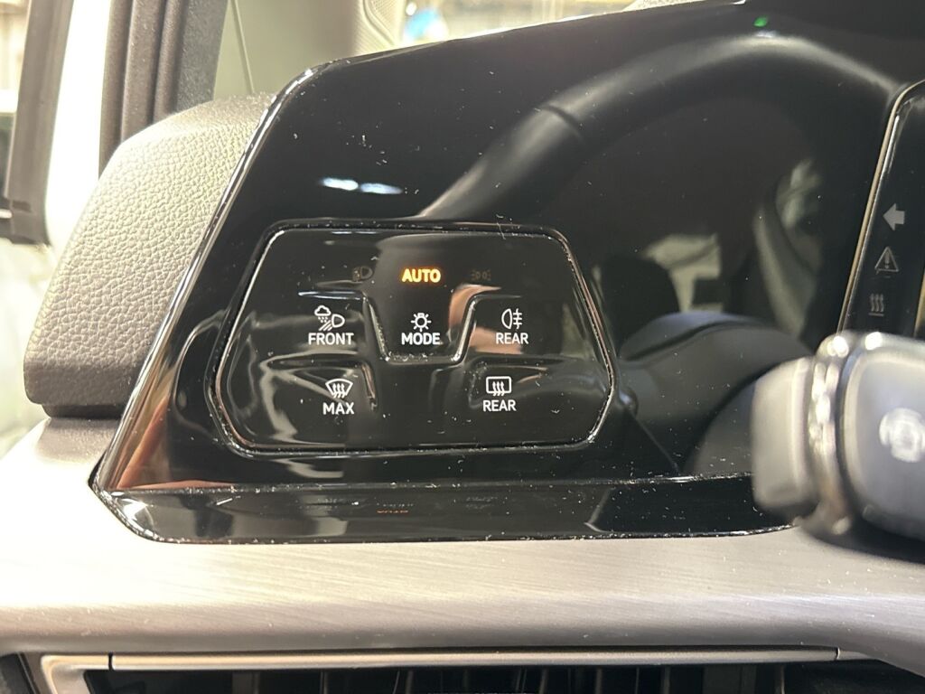 Volkswagen Golf 2023 Valkoinen