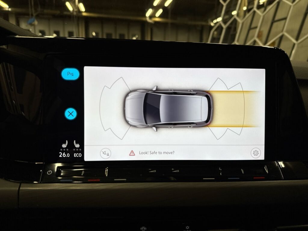 Volkswagen Golf 2023 Valkoinen