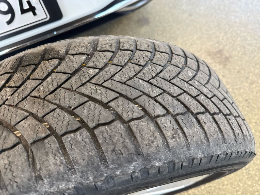 Volkswagen Golf 2023 Valkoinen