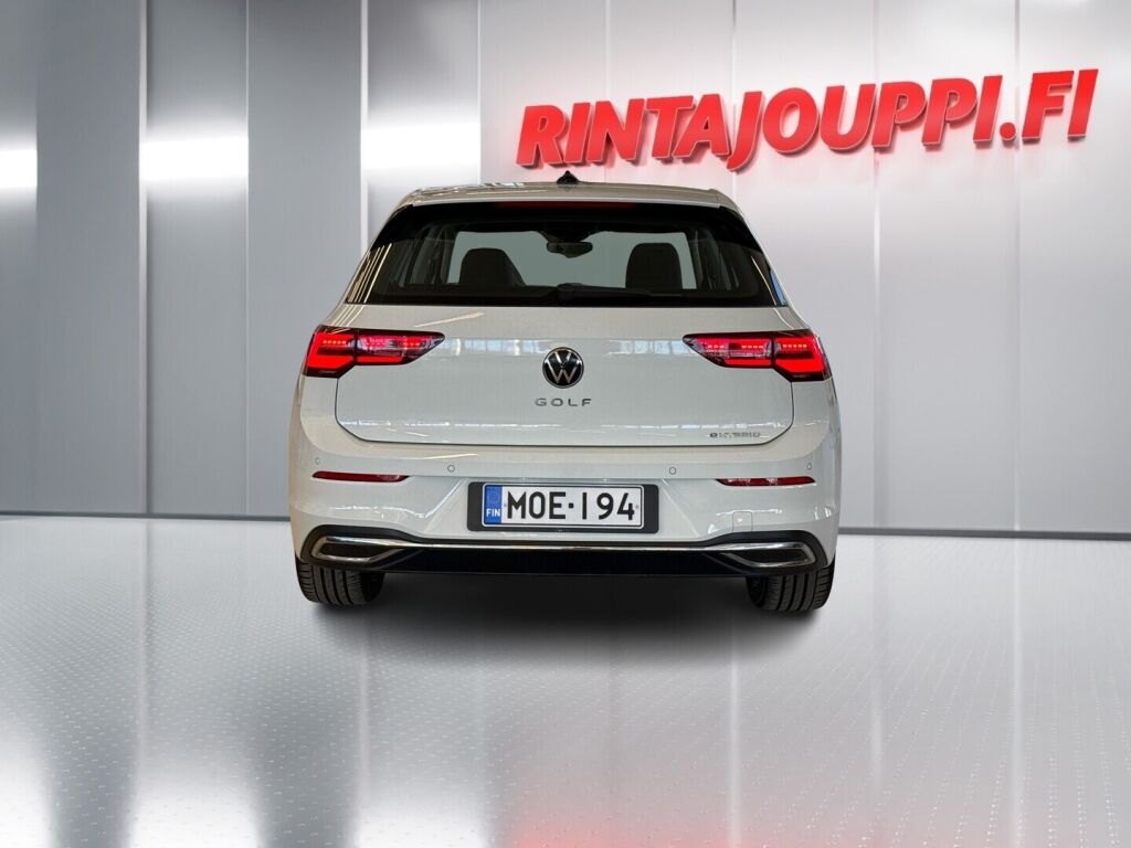 Volkswagen Golf 2023 Valkoinen