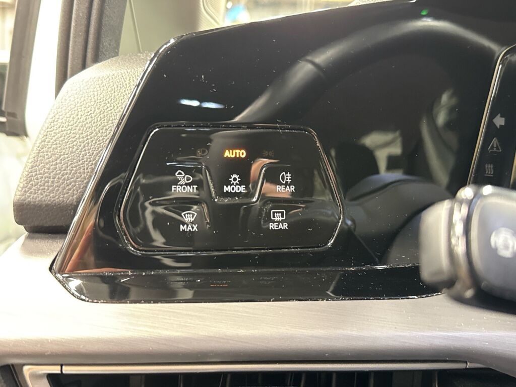 Volkswagen Golf 2023 Valkoinen