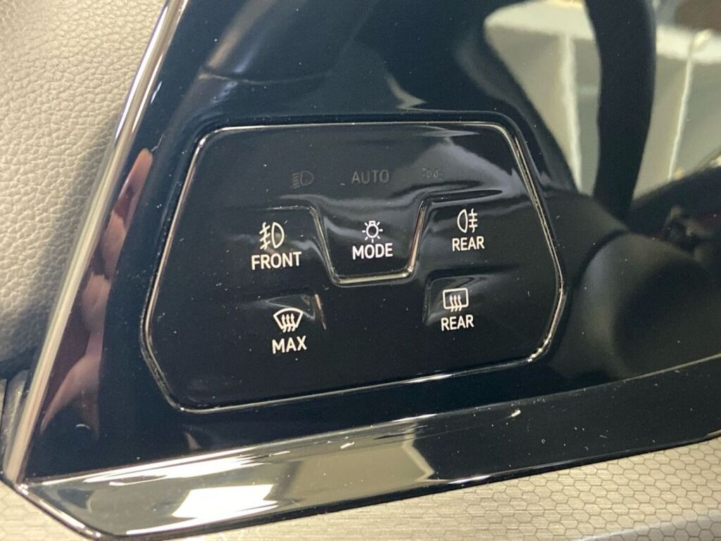Volkswagen Golf 2022 Harmaa