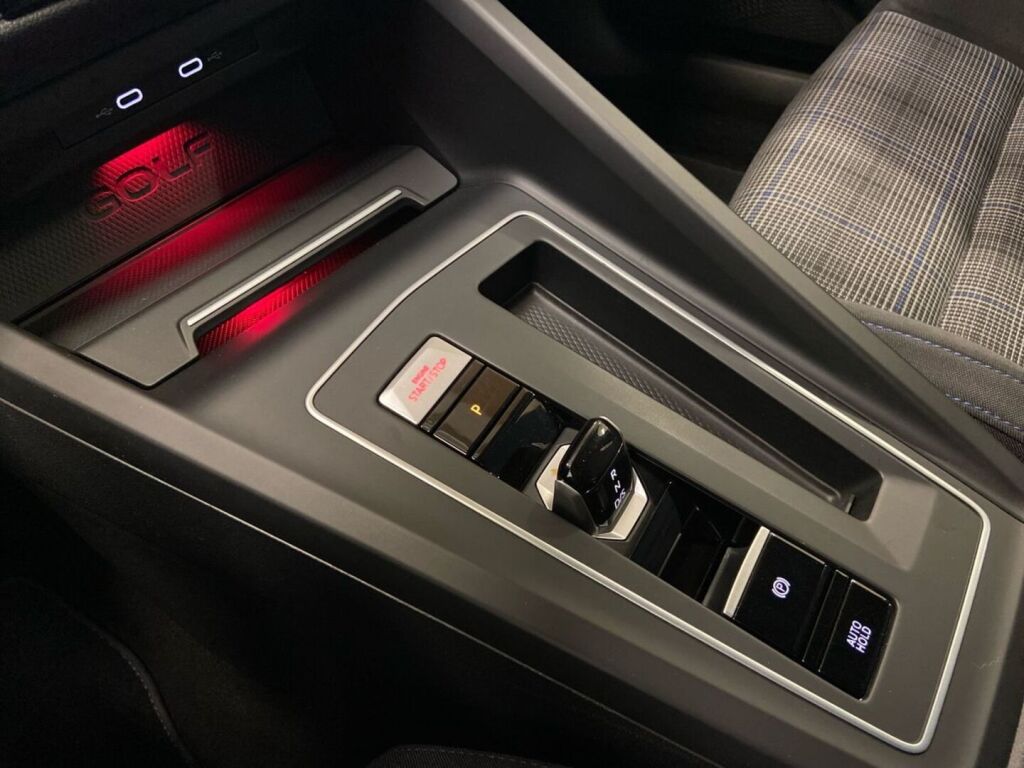 Volkswagen Golf 2022 Harmaa