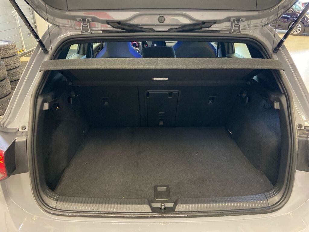 Volkswagen Golf 2022 Harmaa