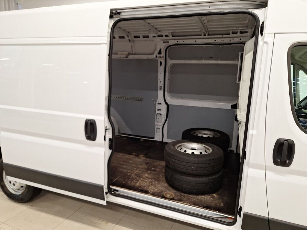 Opel Movano 2022 Musta