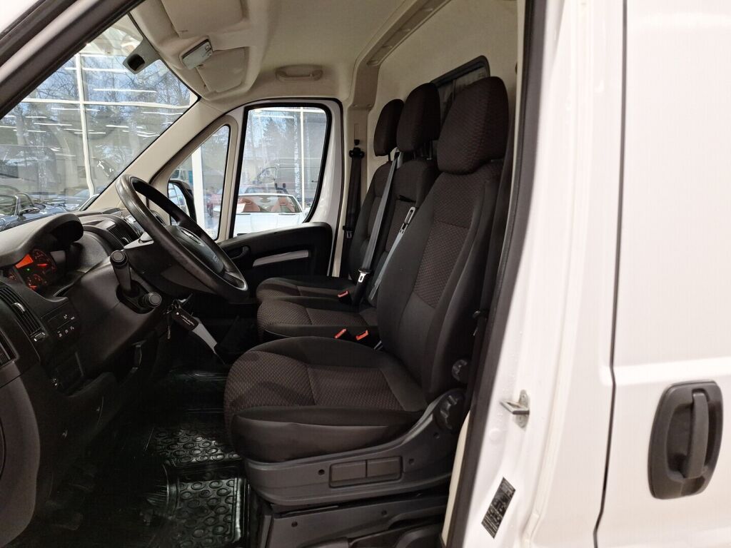 Opel Movano 2022 Musta