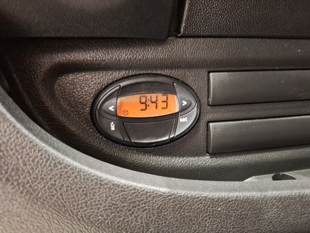 Opel Movano 2022 Musta