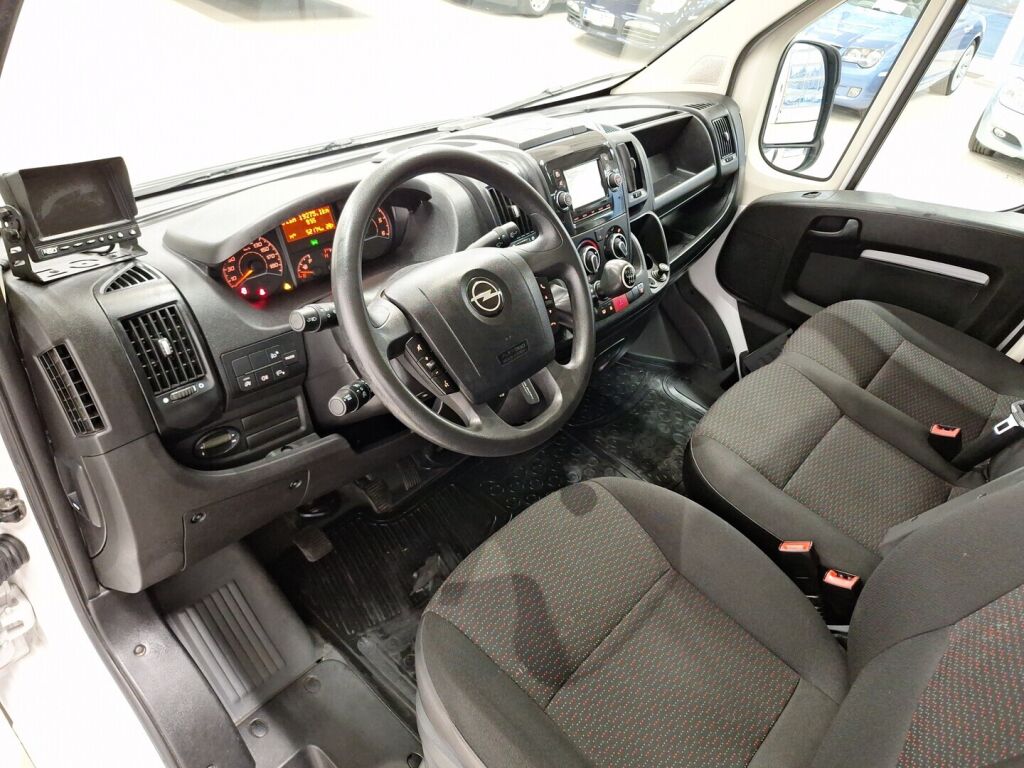 Opel Movano 2022 Musta