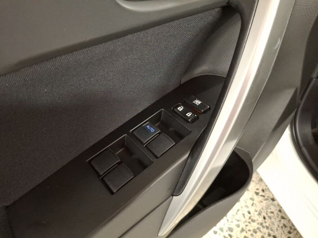 Toyota Auris 2014 Valkoinen