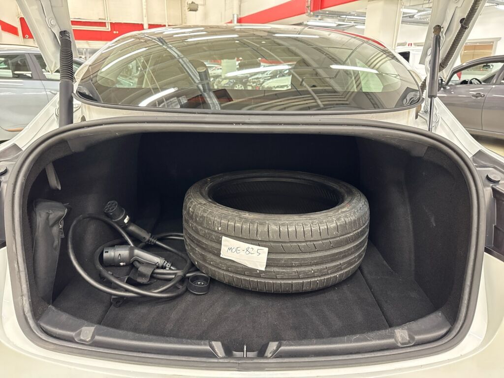 Tesla Model 3 2021 Valkoinen