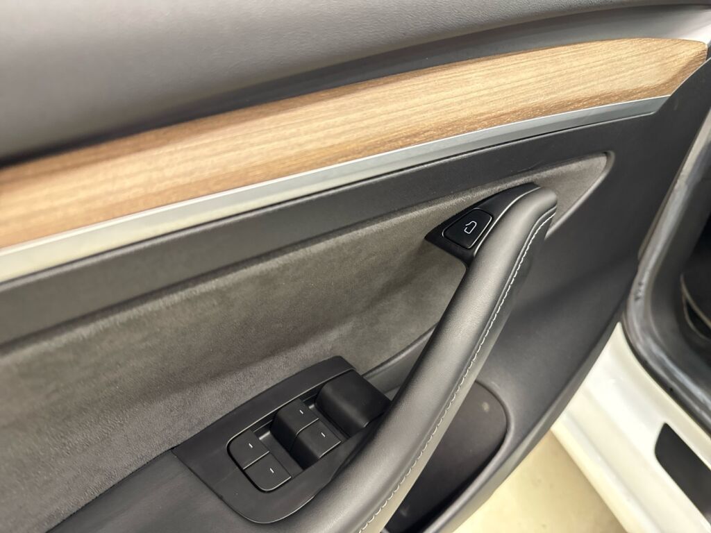 Tesla Model 3 2021 Valkoinen