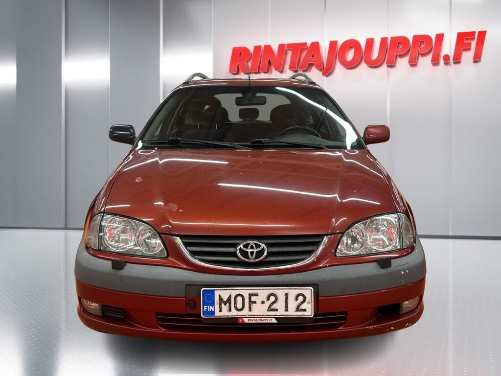 Toyota Avensis 2002 Punainen