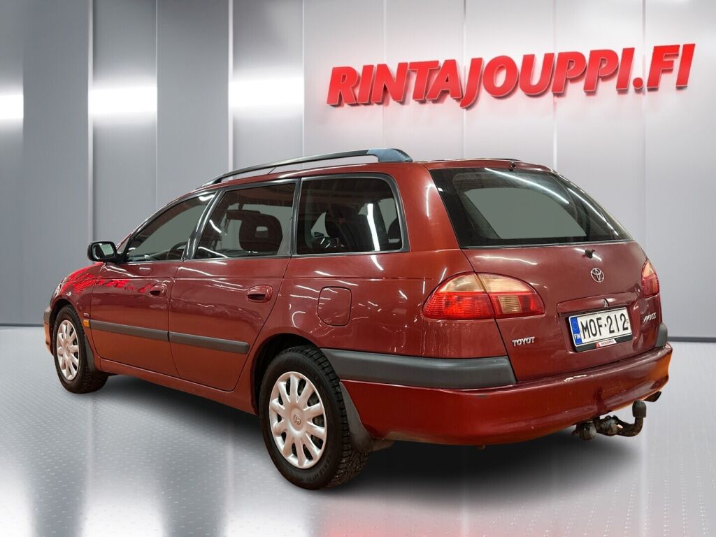 Toyota Avensis 2002 Punainen
