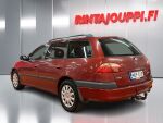 Toyota Avensis 2002 Punainen