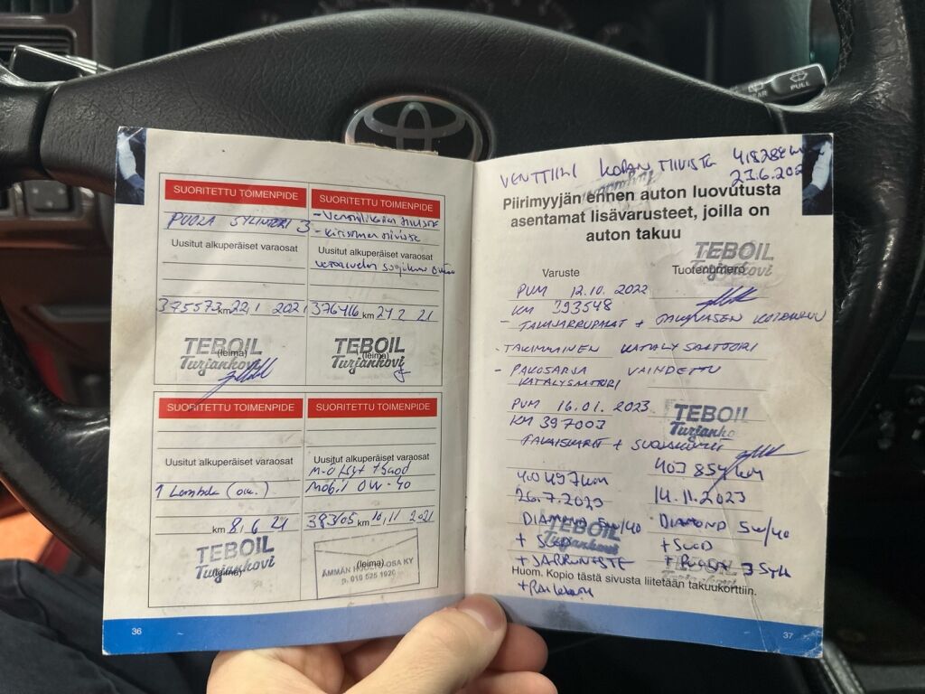 Toyota Avensis 2002 Punainen