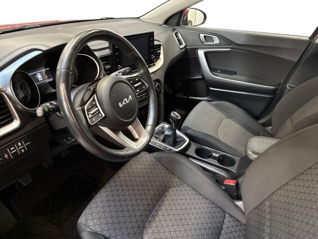 Kia Ceed 2022 Punainen