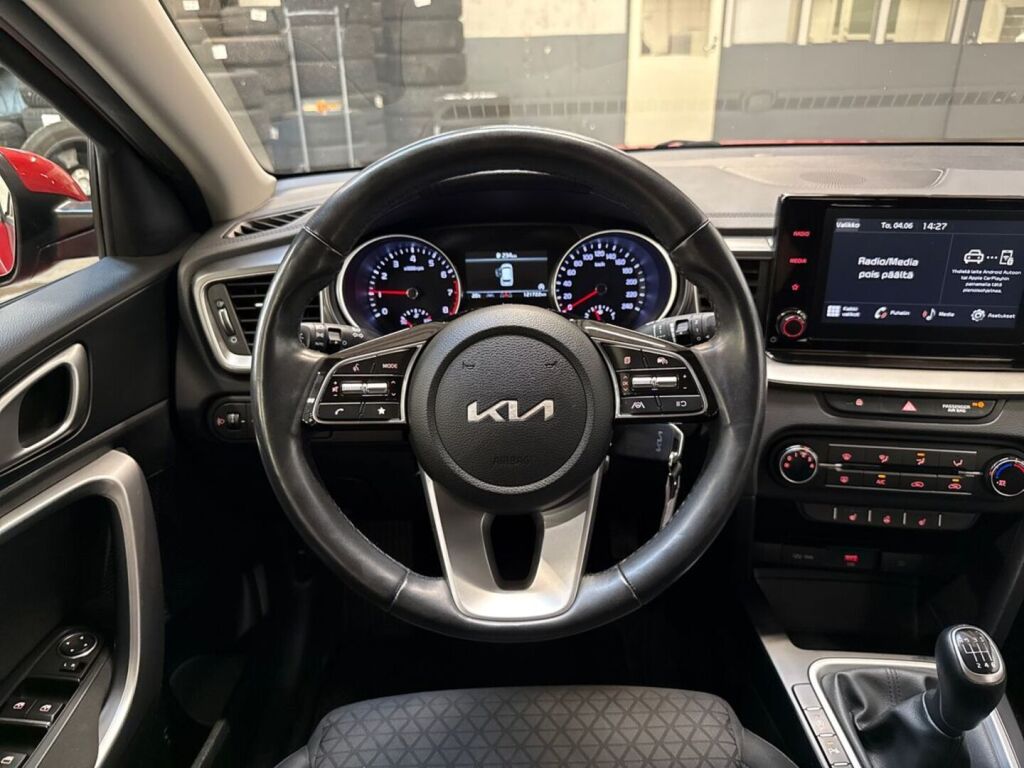 Kia Ceed 2022 Punainen