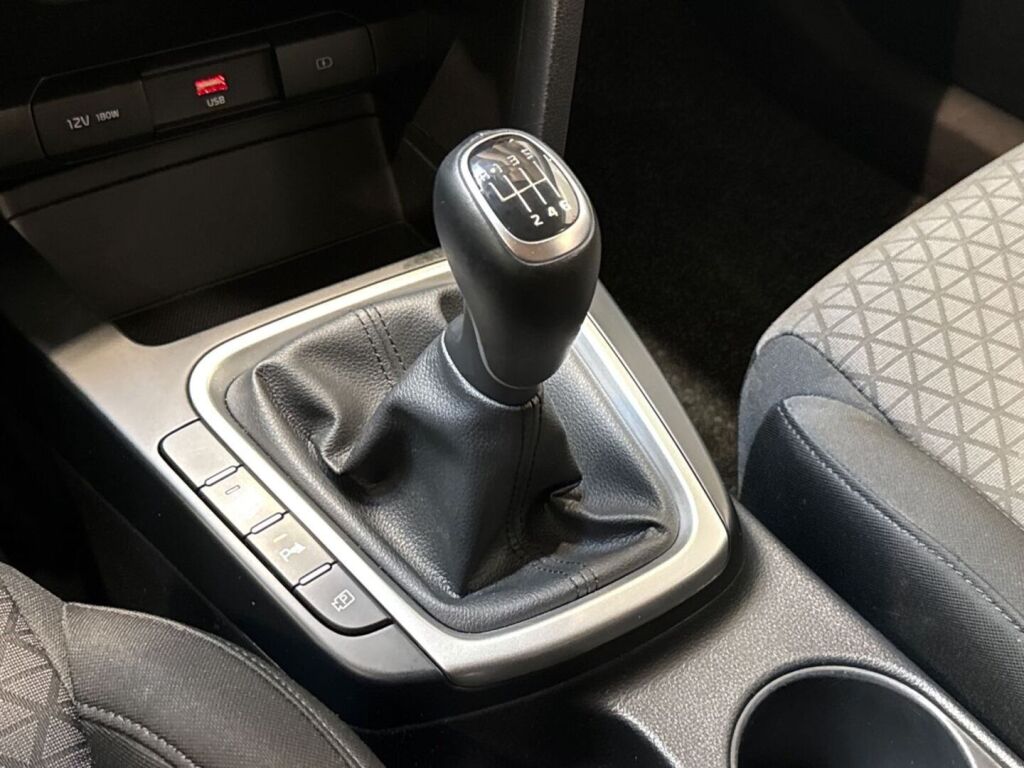 Kia Ceed 2022 Punainen