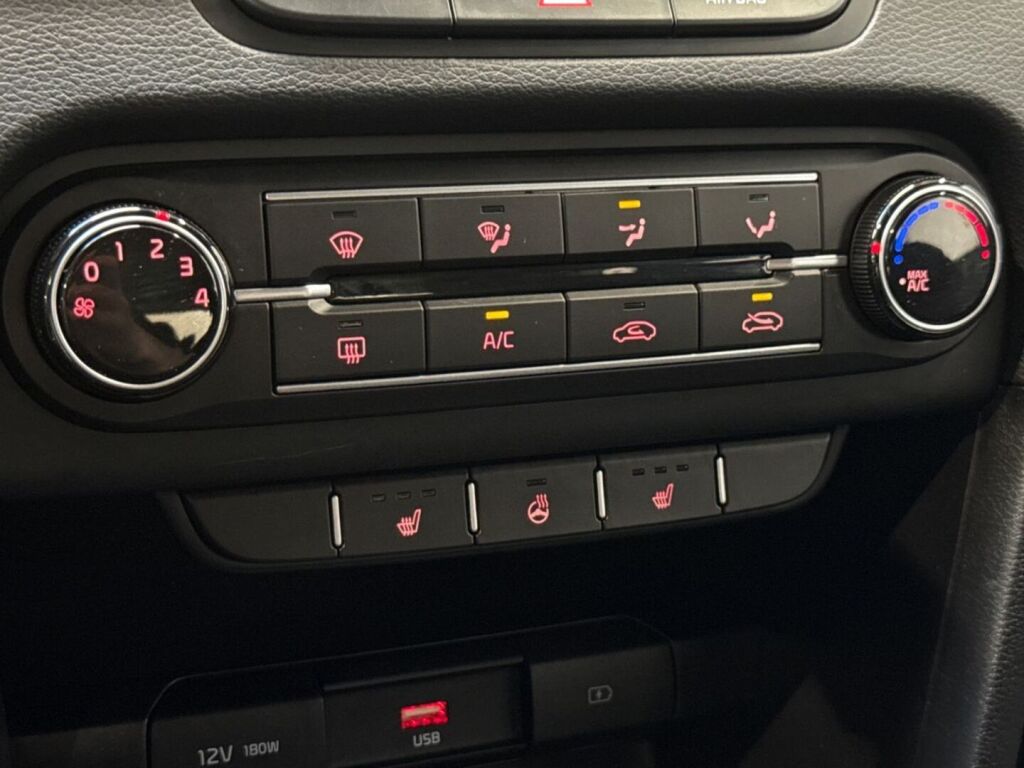 Kia Ceed 2022 Punainen