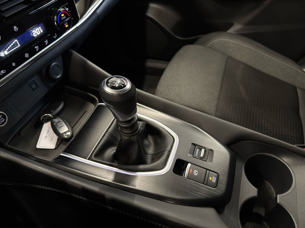 Nissan Qashqai 2022 Punainen