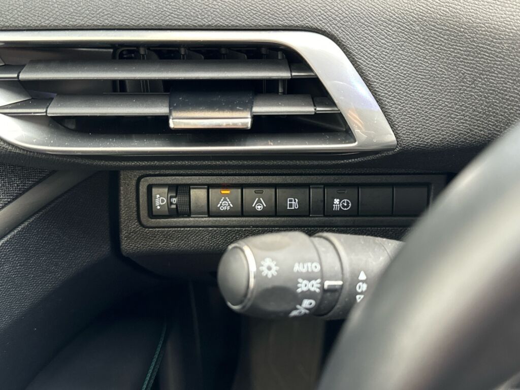 Peugeot 3008 2022 Musta